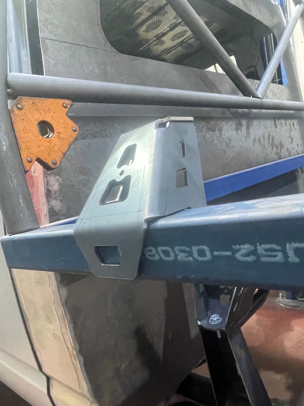I Off-Road upper tray mount installed on a custom off-road tray